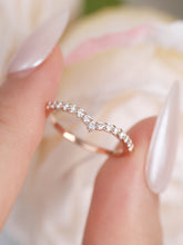 Load image into Gallery viewer, "Simple Lines" 18K natural white diamond linear V-shaped diamond ring