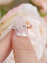 Load image into Gallery viewer, "Simple Lines" 18K natural white diamond linear V-shaped diamond ring