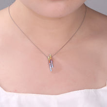 Load image into Gallery viewer, Doppio Arcobaleno 18K/750 white gold and natural sapphire pendant