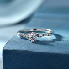 Load image into Gallery viewer, 18K natural pear-shaped diamond ring