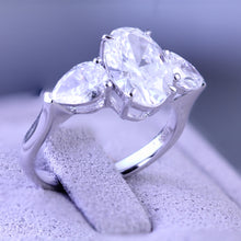 Load image into Gallery viewer, 18K natural pear-shaped diamond ring
