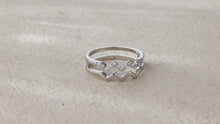 Load and play video in Gallery viewer, "Simple Lines" 18K natural white diamond linear double wave diamond ring