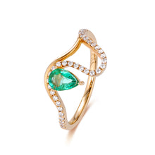將圖片載入圖庫檢視器 18K梨形綠寶石鑽石戒指
