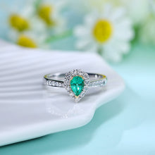 將圖片載入圖庫檢視器 18K梨形綠寶石圍石鑽石戒指
