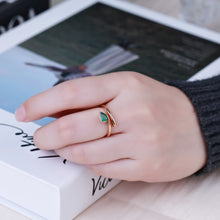 將圖片載入圖庫檢視器 18K梨形綠寶石流線形戒指
