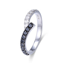 將圖片載入圖庫檢視器 「簡約線條」18K鑲天然黑白鑽線條感v形絲巾款鑽石戒指
