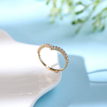Load image into Gallery viewer, "Simple Lines" 18K natural white diamond linear V-shaped diamond ring
