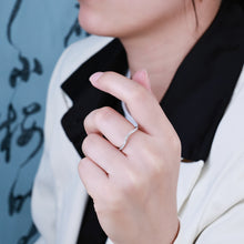 將圖片載入圖庫檢視器 「簡約線條」18K鑲天然線條感曲線型鑽石戒指
