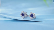 將影片載入圖庫檢視器並播放，18K花花藍寶石鑽石耳環
